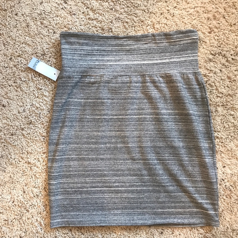 Aritzia grey tight skirt NWT